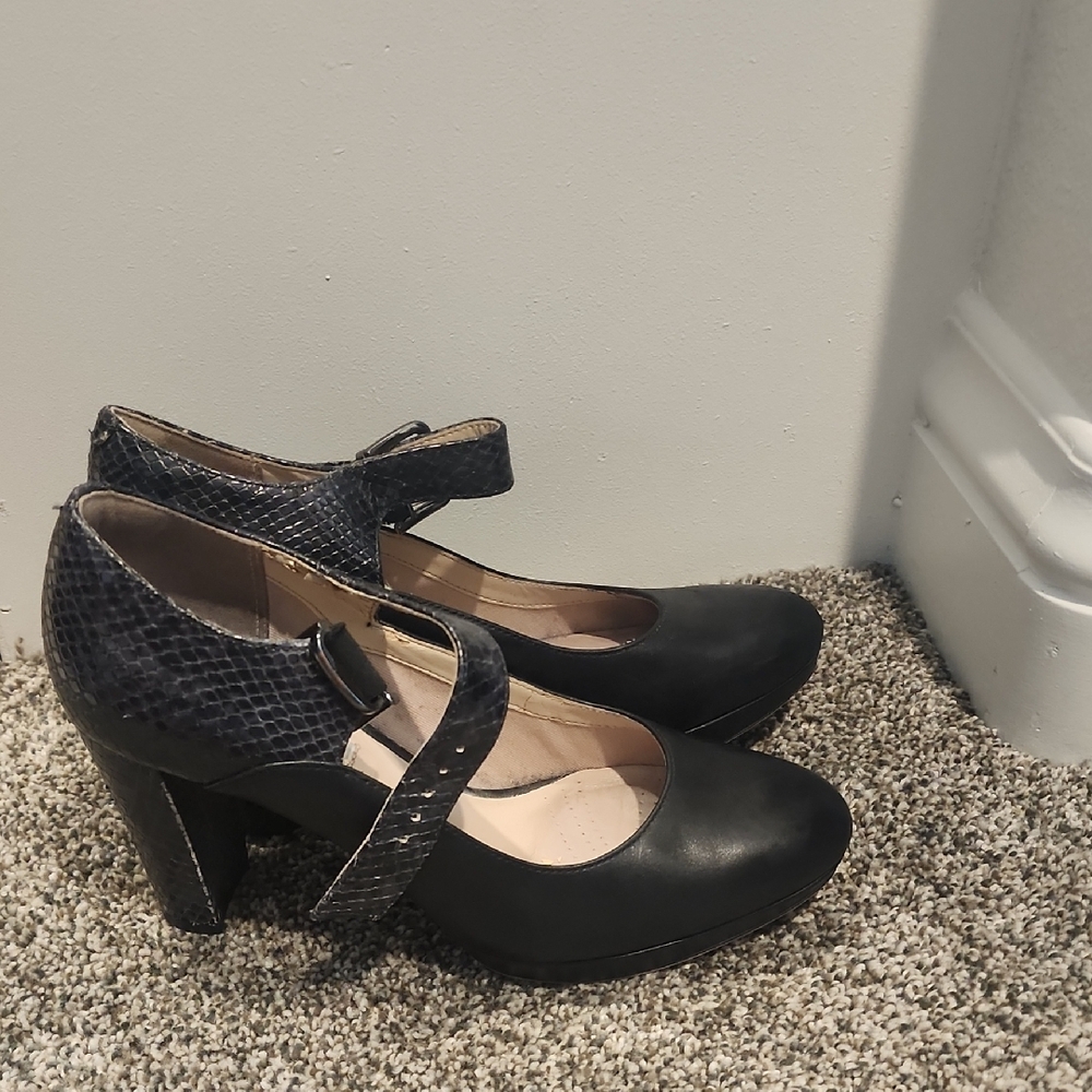 Clarks Black and Gray Heels